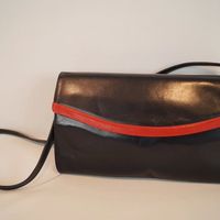 Sac bleu et rouge en cuir