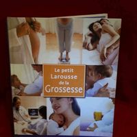 Livre " Le petit Larousse de la grossesse " 
