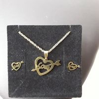 Ensemble collier et boucles d'oreilles cœur love flèche