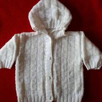 6 mois Petit gilet à capuche fait main 
