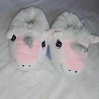 Chausson pantoufle licorne neuve P. 37