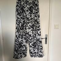 Pantalon fluide à fleur blanc et noir 