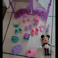 Dressing minnie