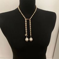 Collier cravate imitation perle 