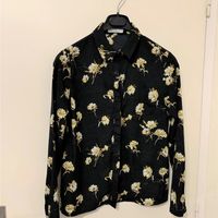 Chemise noire à fleurs jaunes Taille M