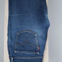 Jean Levi's coupe droite