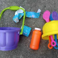 Seau et accessoires pour faire des bulles NEUF