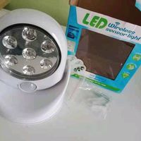 Lampe LED sans fil à détecteur de mouvement